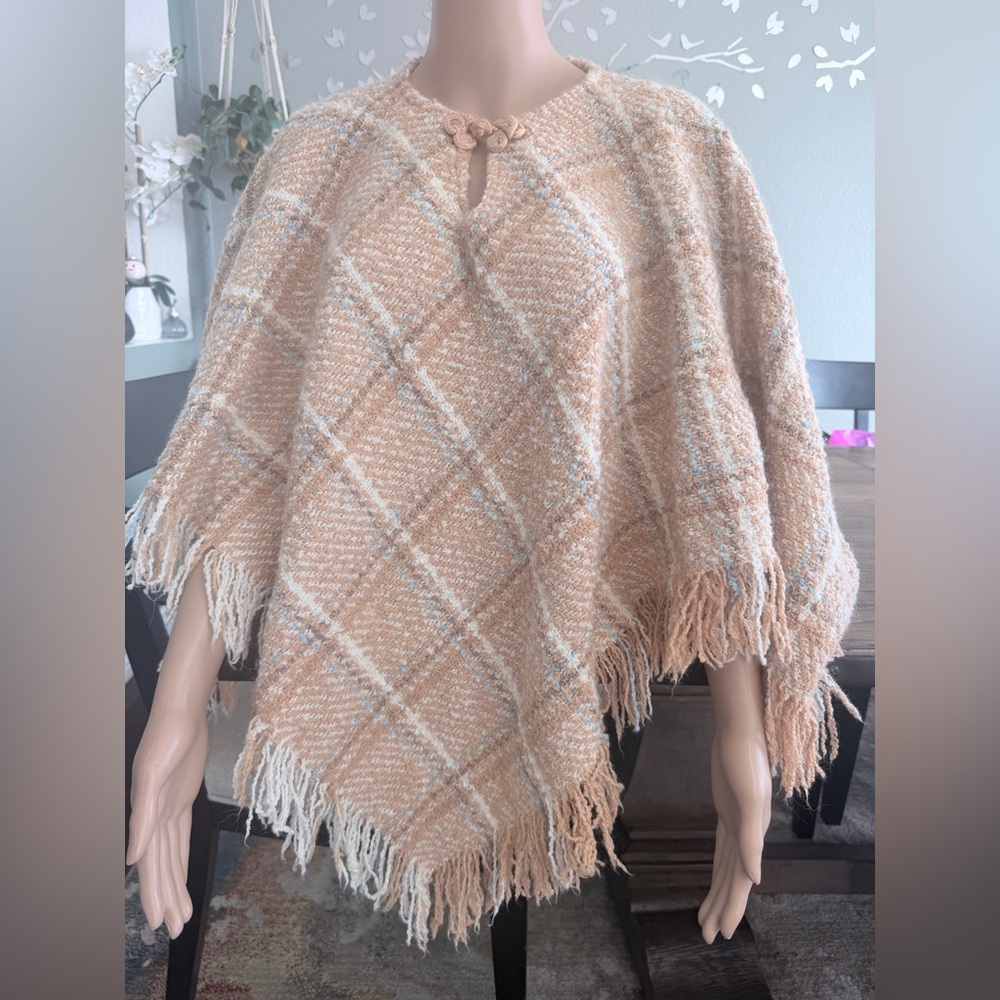 Plaid Knit Poncho with Fringe – Soft Neutral Tones